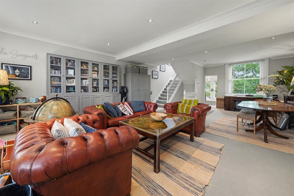 Property photo 2 of 12 Flat 4, 3 Abbey Gardens Nw8 9As-11.Jpg