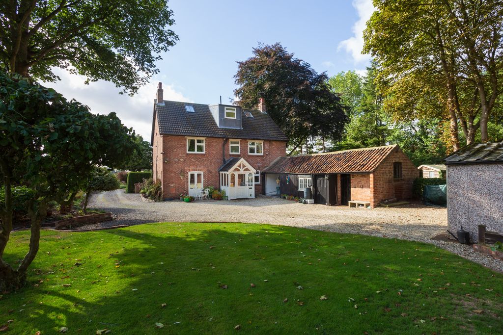 Property photo 2 of 22 External