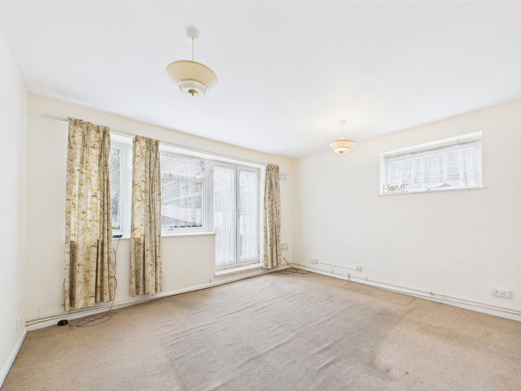 Property photo 2 of 6 4190882