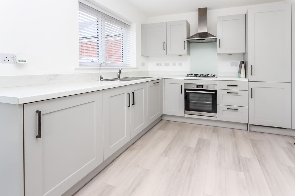Property photo 3 of 11 Kitchen Area