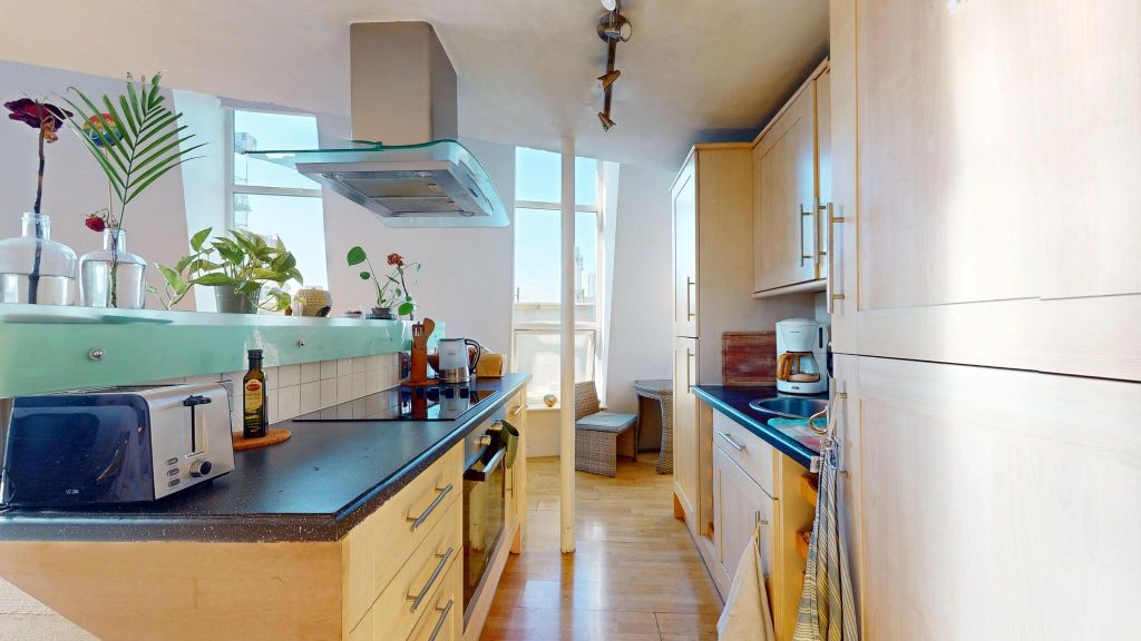 Property photo 2 of 24 Kitchen