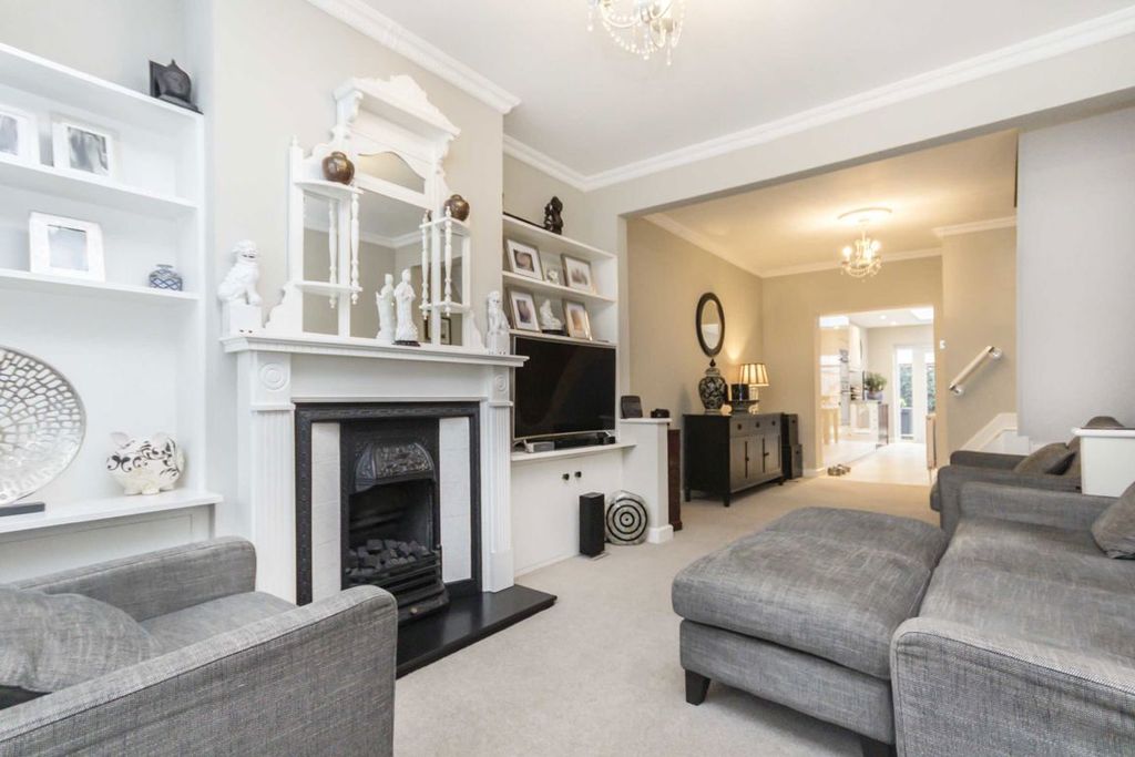 Property photo 2 of 6