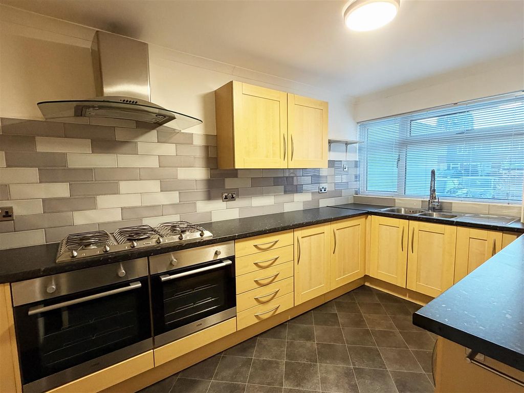 Property photo 2 of 13 Glc Kitchen1.Jpg