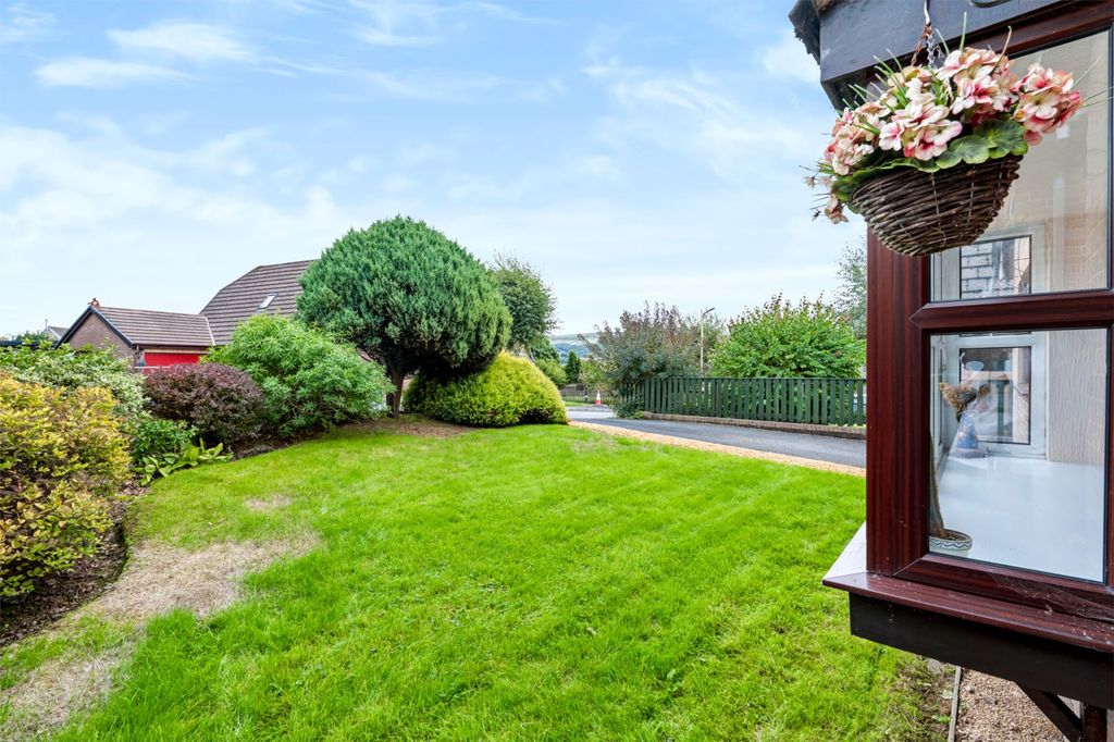 Property photo 3 of 33