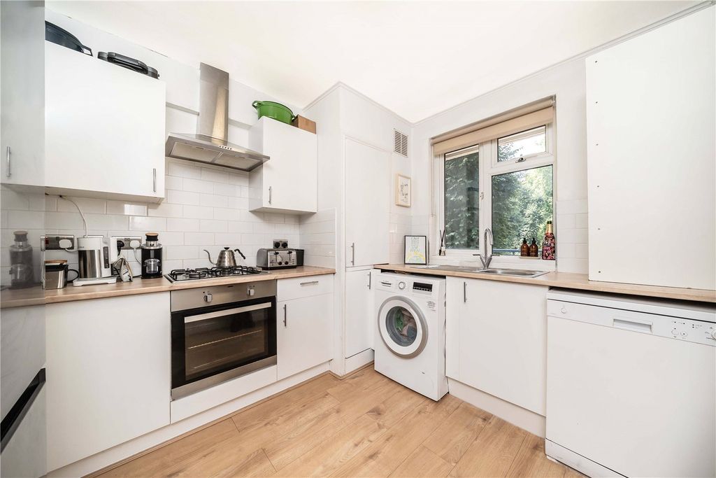 Property photo 3 of 6 Kitchen