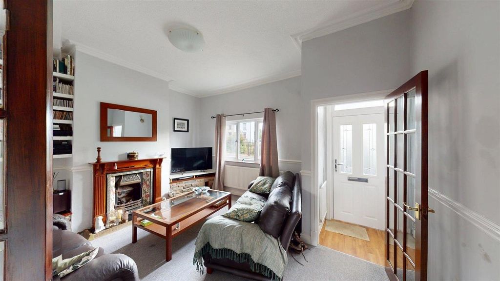 Property photo 2 of 11 Lounge