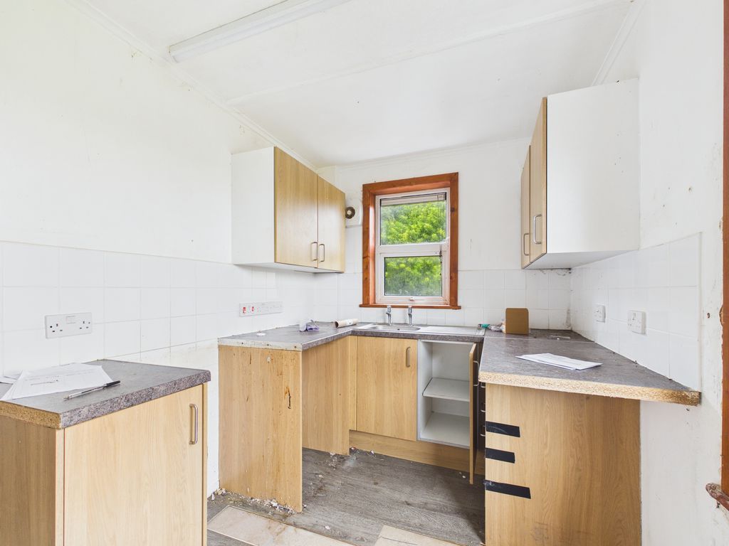 Property photo 2 of 7 Kitchen