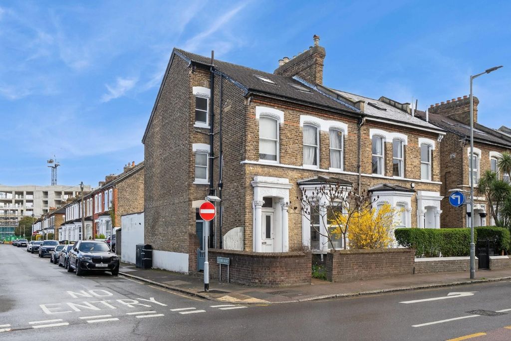 Property photo 3 of 18