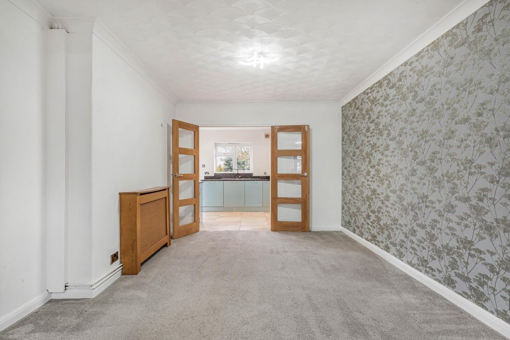 Property photo 3 of 19 Photo 2