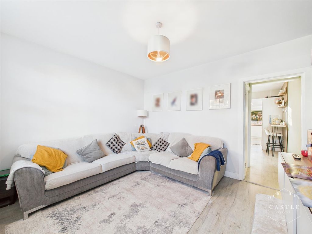 Property photo 2 of 14 Lounge