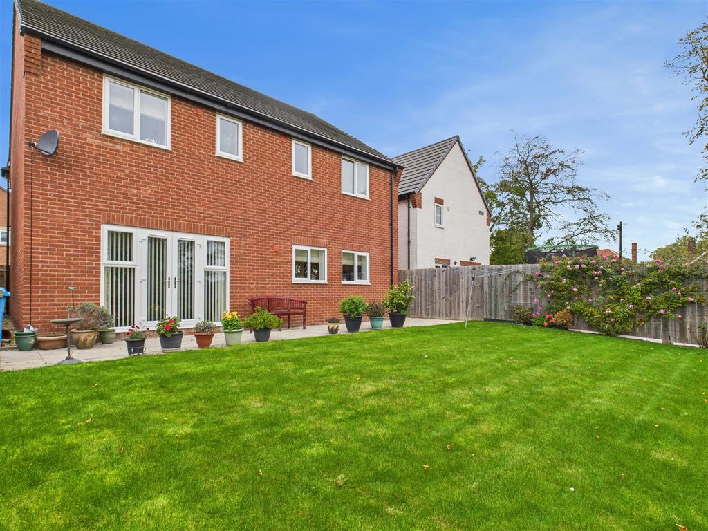 Property photo 1 of 19 Outside