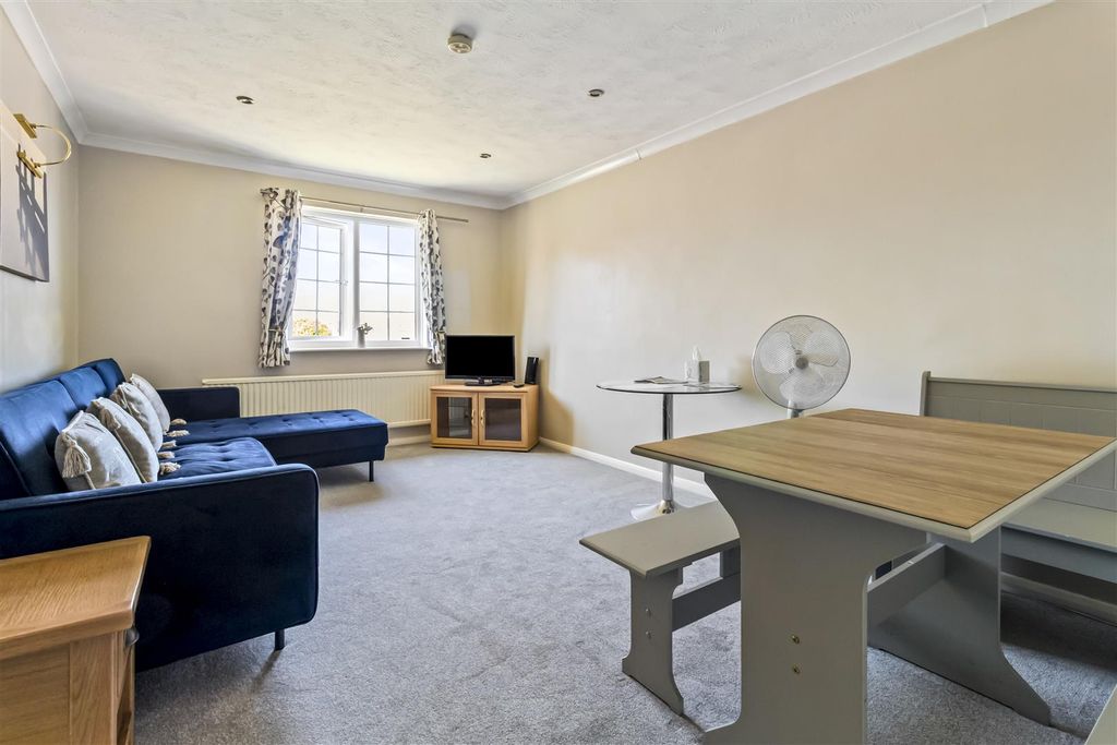 Property photo 2 of 14 11 St Marys Court-005.Jpg