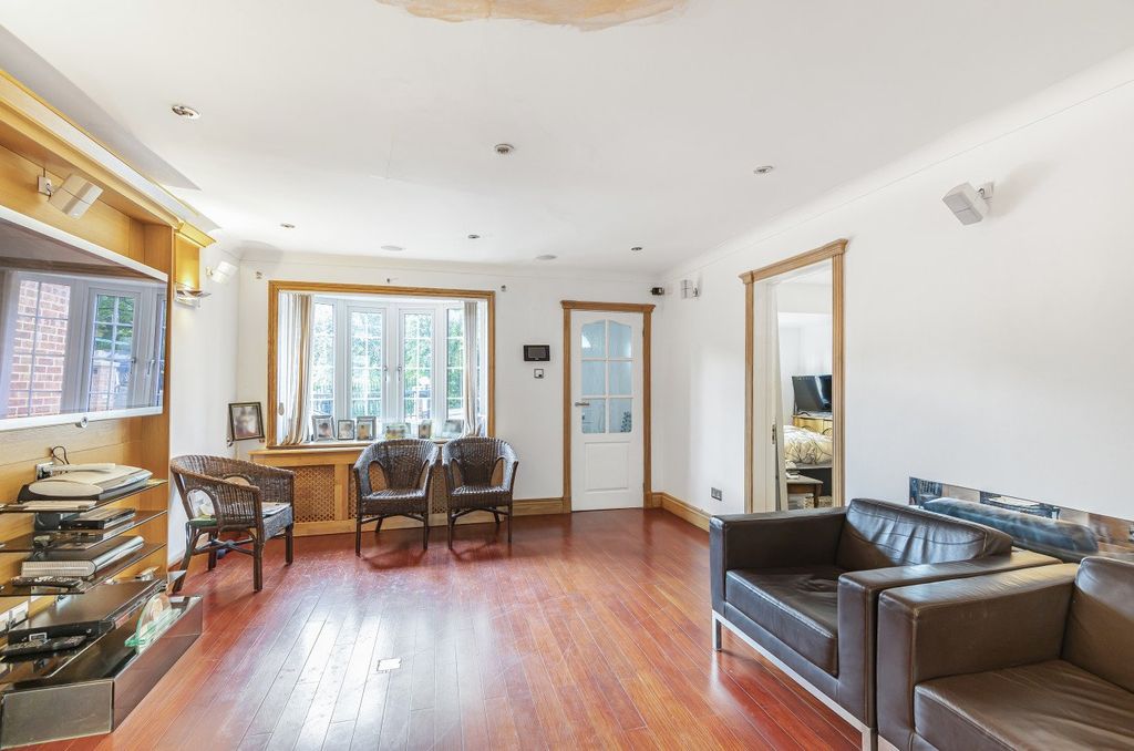 Property photo 2 of 10 Picture No. 04