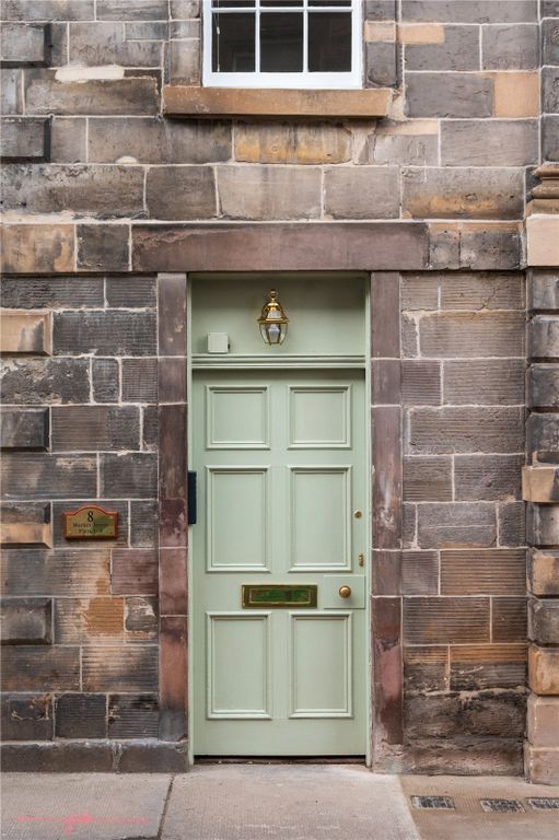 Property photo 2 of 20 Entrance