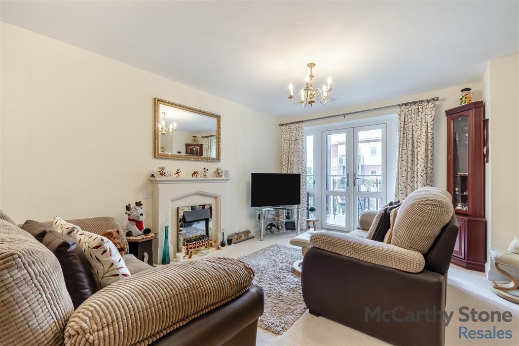 Property photo 3 of 23 8649566-Interior09.Jpg