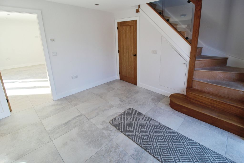 Property photo 3 of 17 Entrance