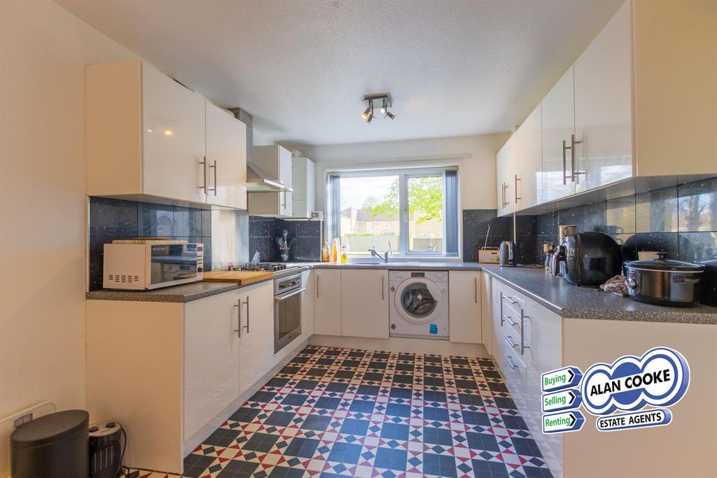 Property photo 2 of 11 Breakfast Kitchen