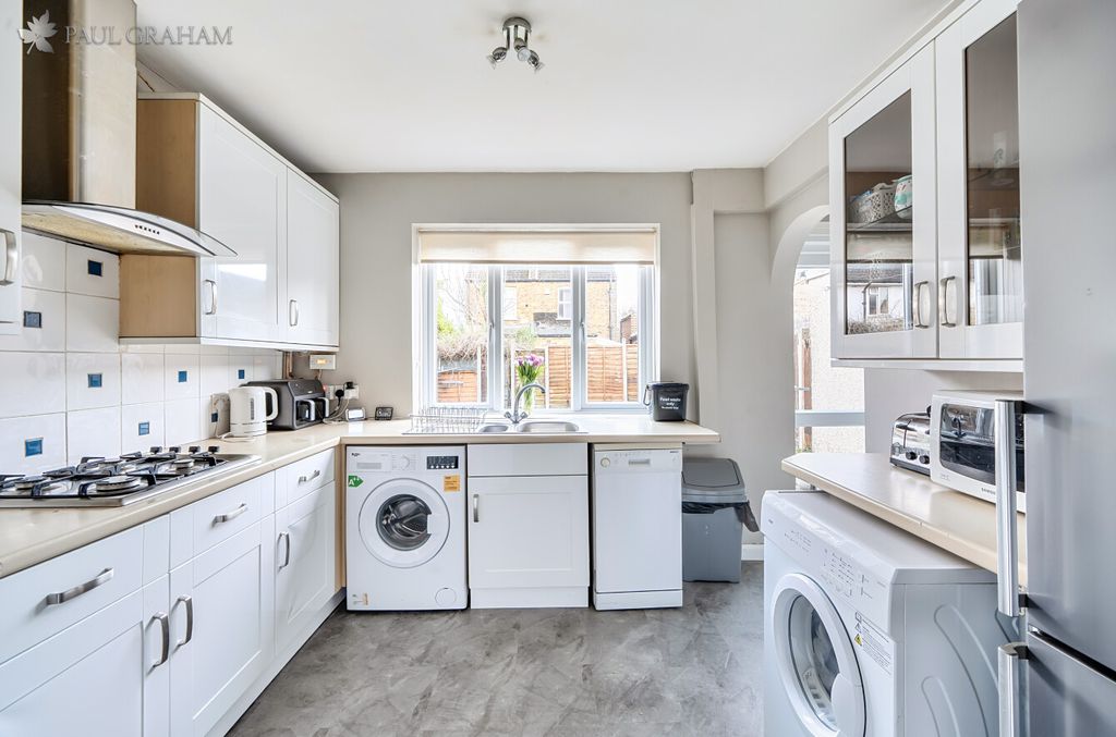 Property photo 3 of 19