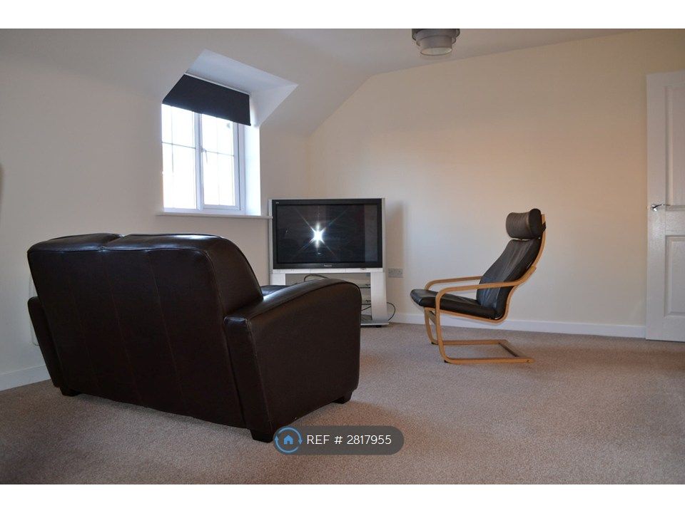 Property photo 3 of 10 Lounge Area