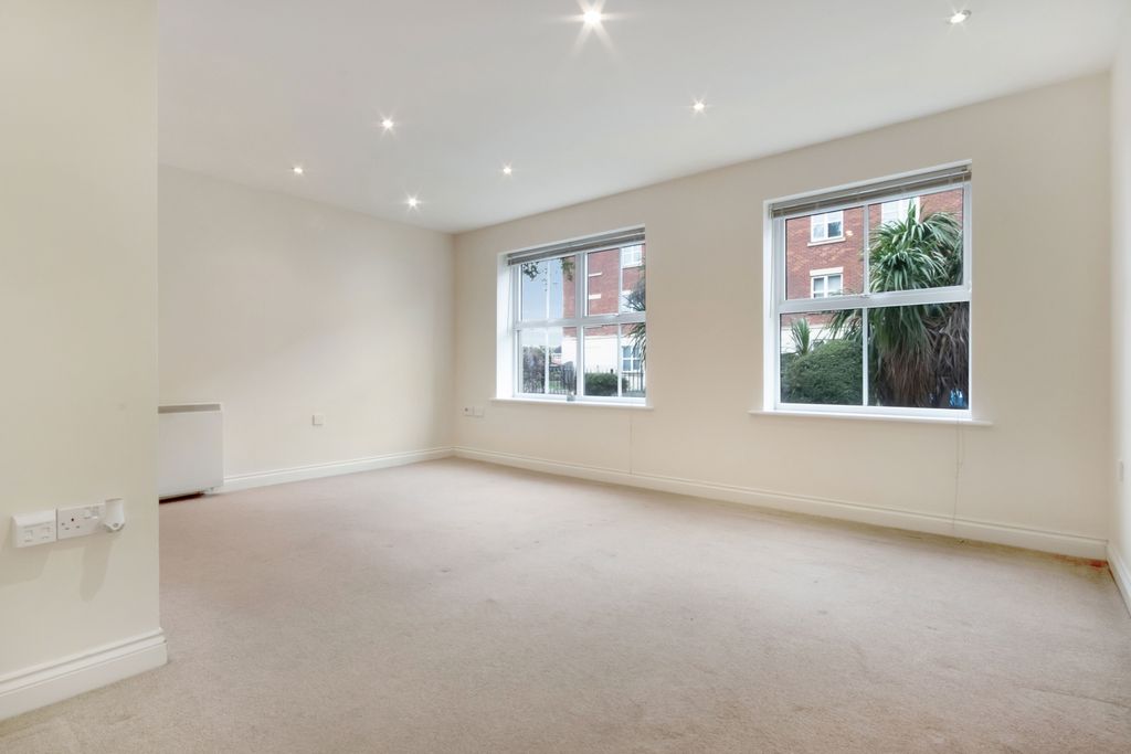 Property photo 2 of 11 Robinson-08