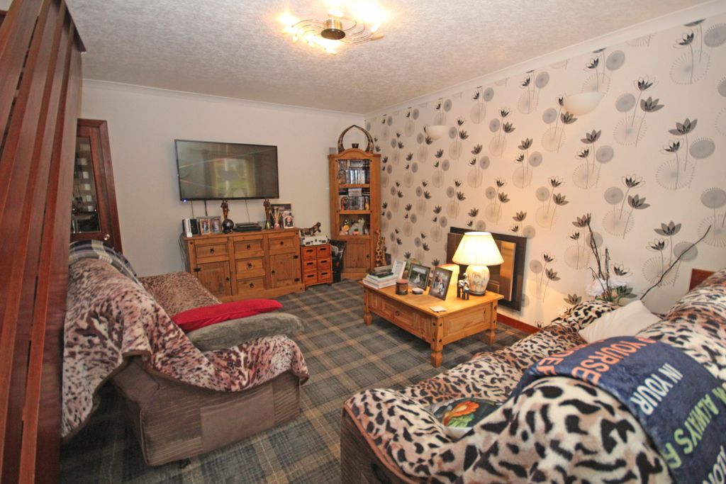 Property photo 2 of 24