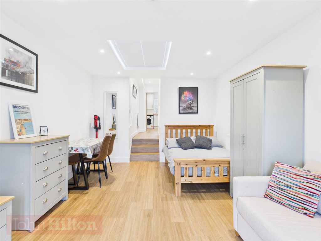 Property photo 3 of 9 Cam02534G0-Pr0635-Still009.Jpg