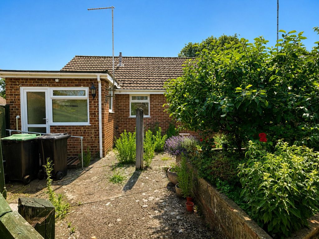 Property photo 2 of 6 Picture No. 11