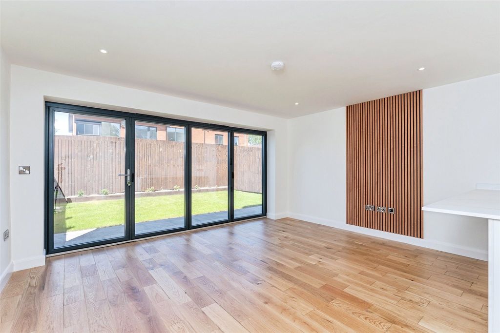 Property photo 3 of 21 Living/Diner