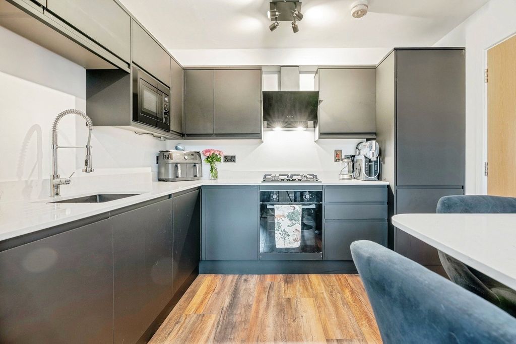 Property photo 2 of 18 Picture No. 01