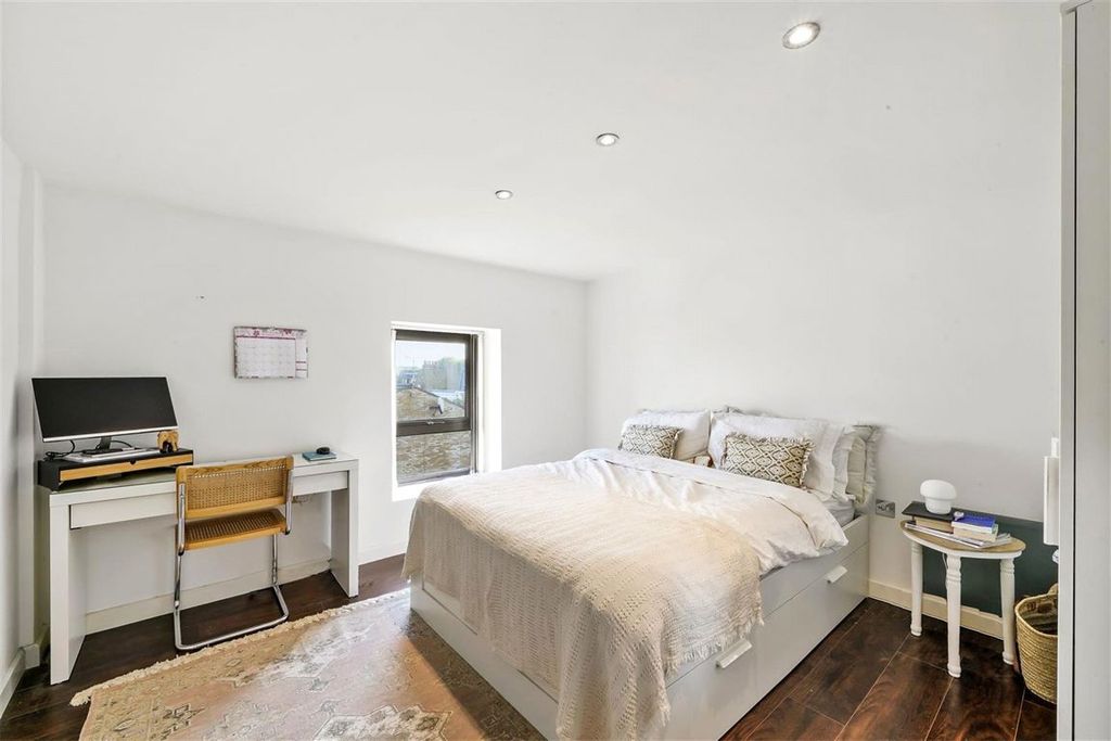 Property photo 2 of 6