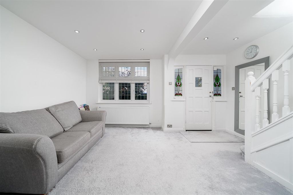 Property photo 2 of 13 2.Living 2.Jpg