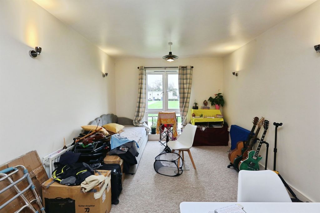 Property photo 2 of 12