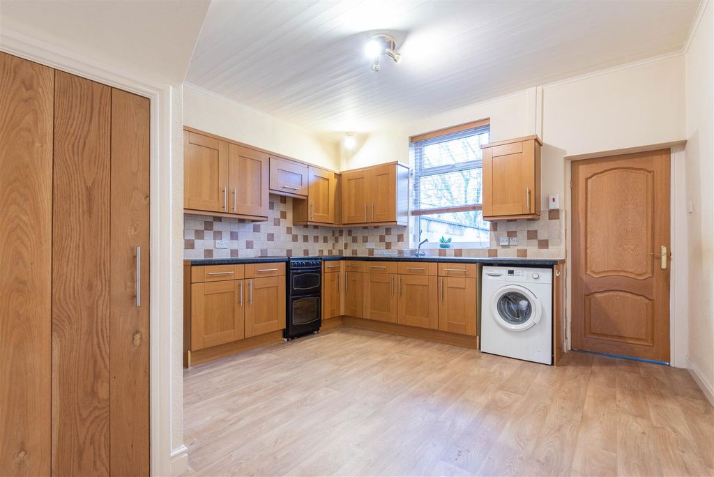 Property photo 2 of 14 Kitchen