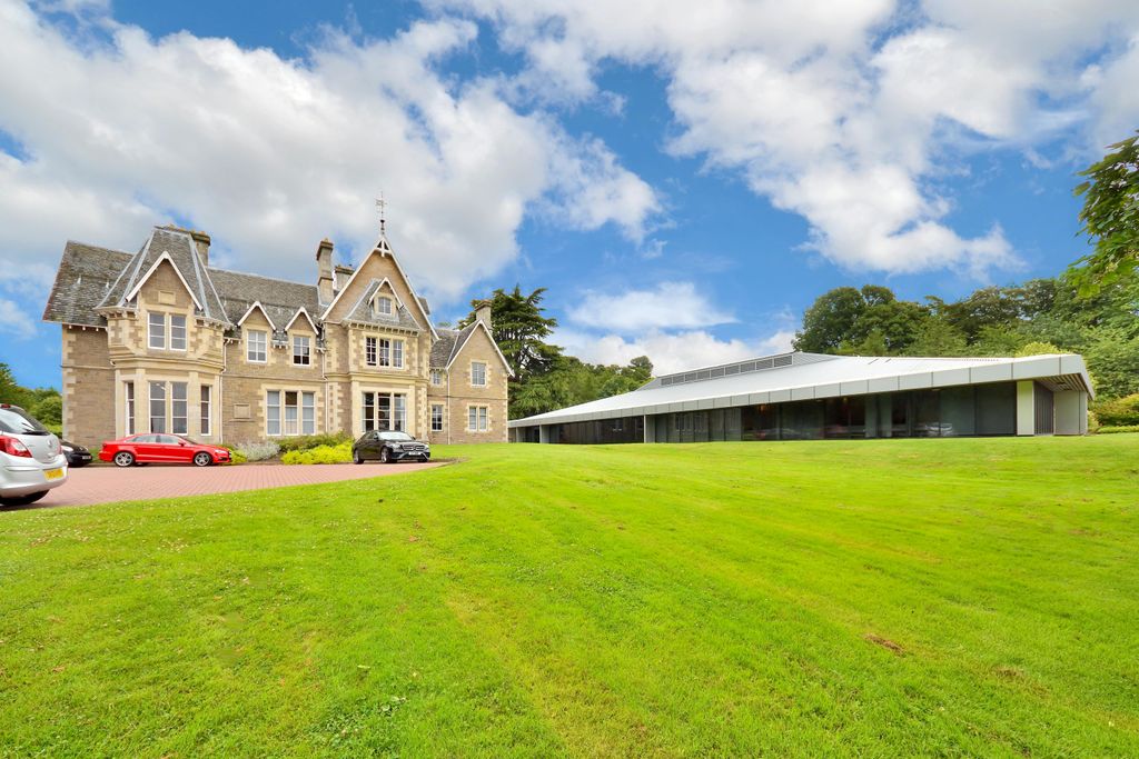 Property photo 1 of 7 9267.Jpg