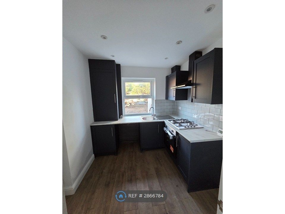 Property photo 3 of 33