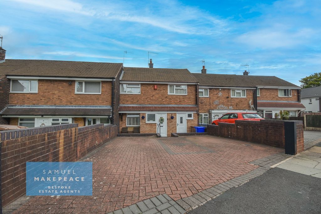 Property photo 1 of 22 Beautifully Presented Three Bedroom Town House With Immaculate Interiors
