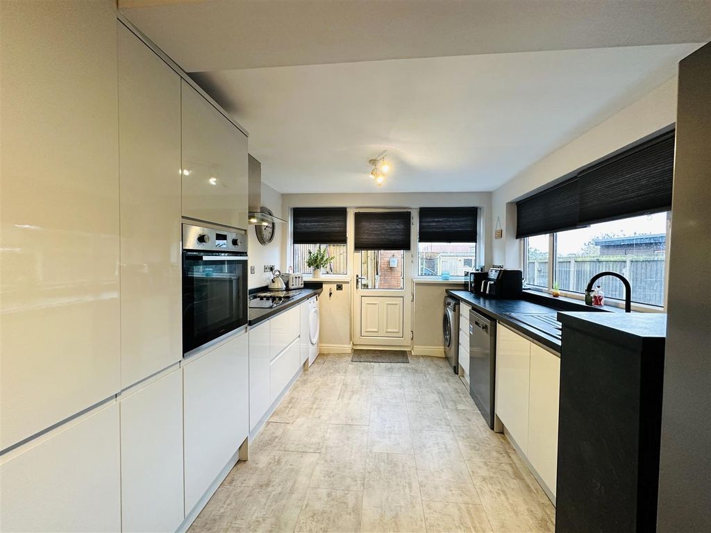 Property photo 2 of 17 Kitchen .Jpg