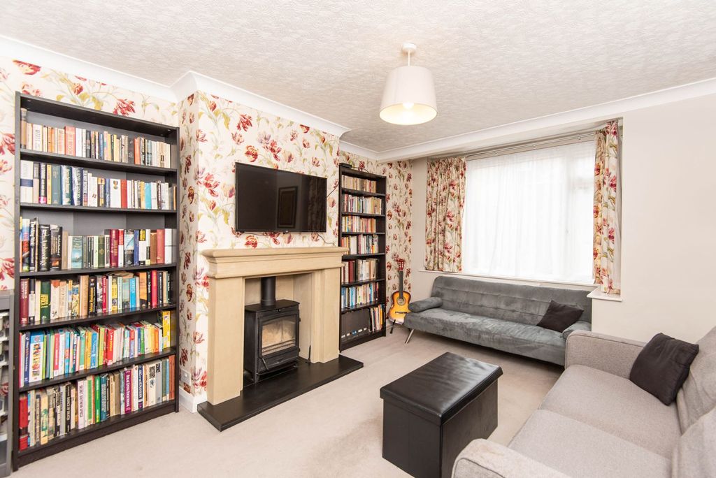 Property photo 2 of 21