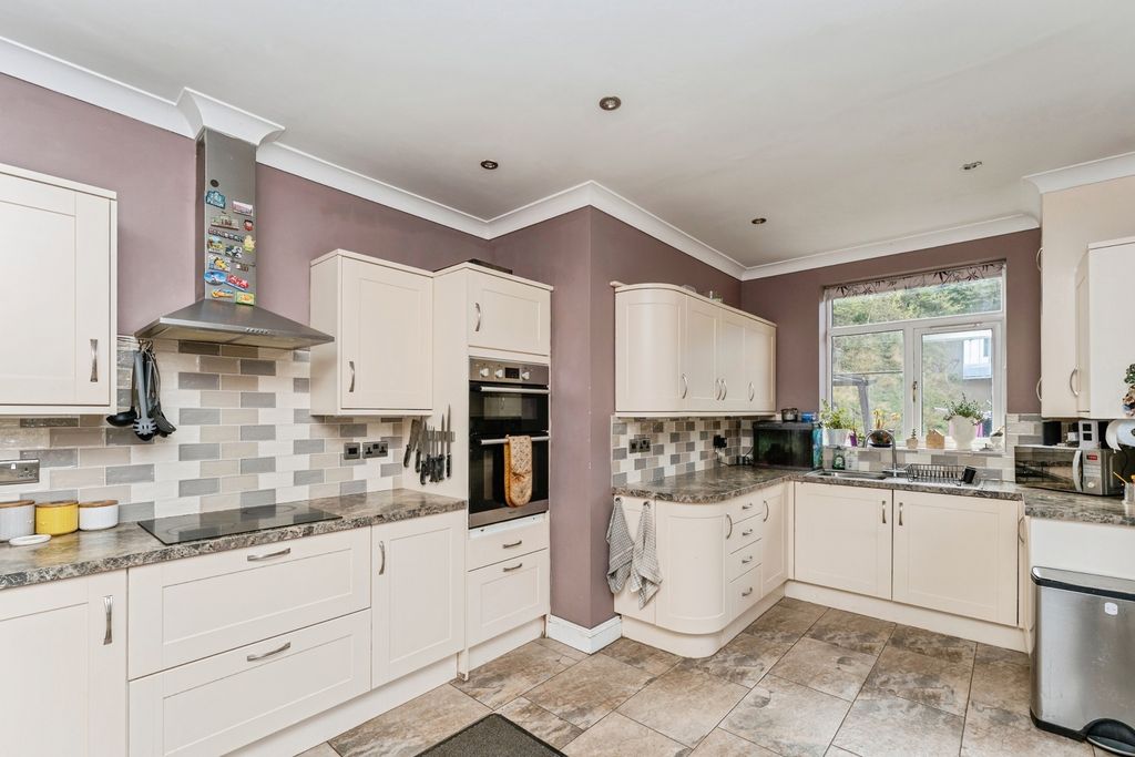 Property photo 3 of 17 Photo