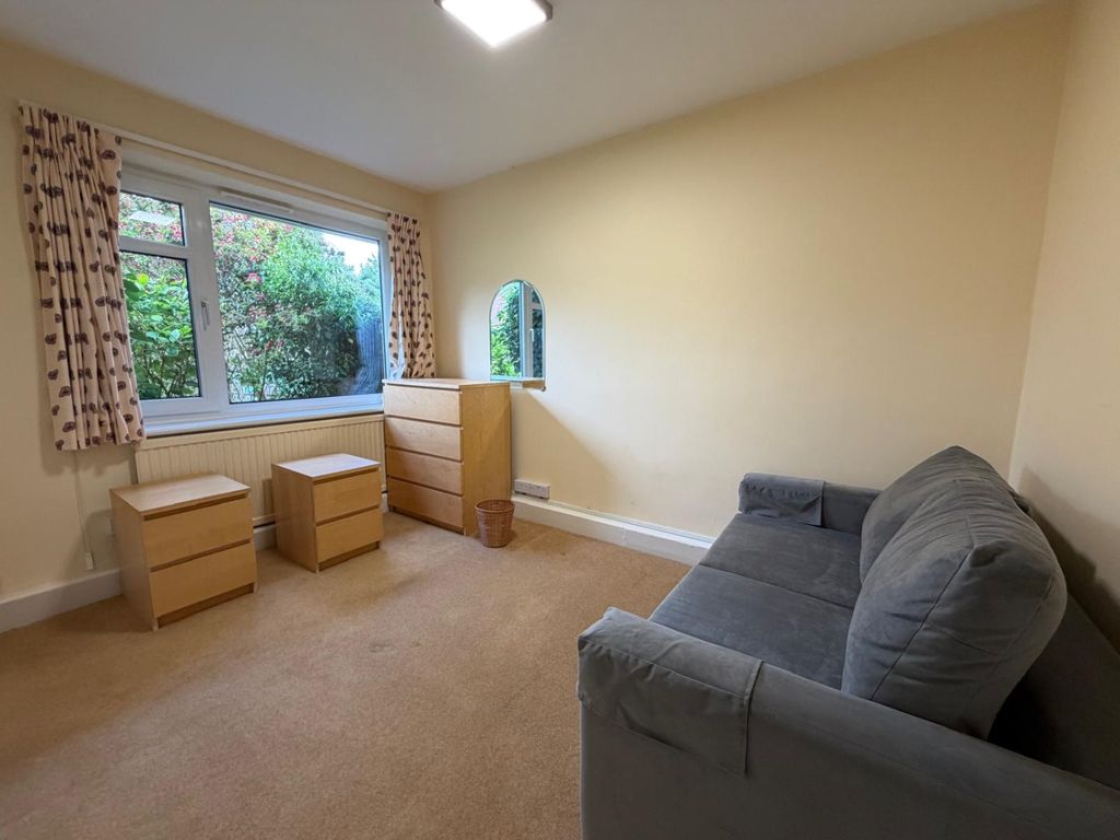 Property photo 1 of 7 Studio