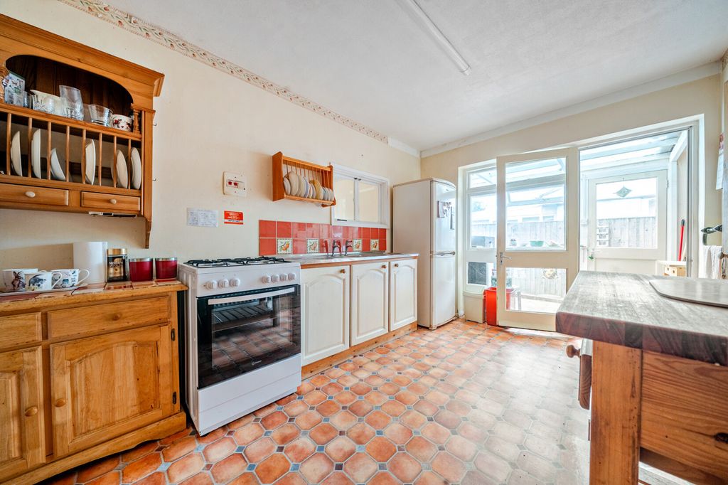 Property photo 3 of 20 Kitchen