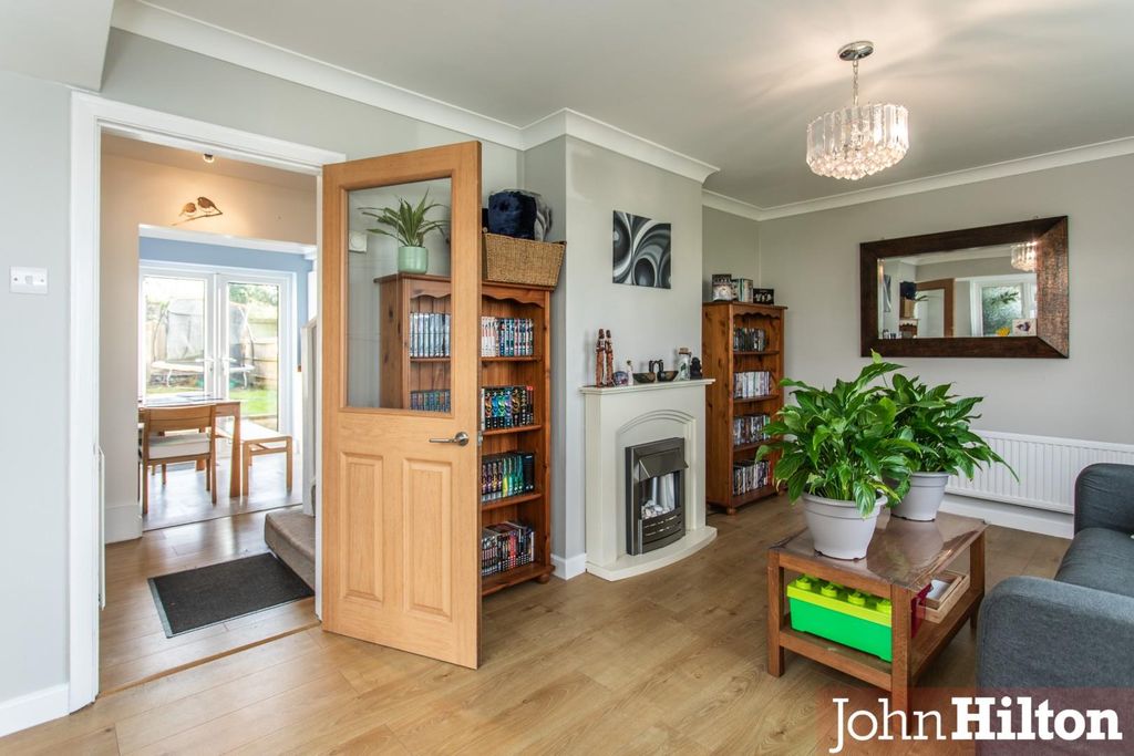 Property photo 3 of 12 Sandhurst Avenue15.Jpg