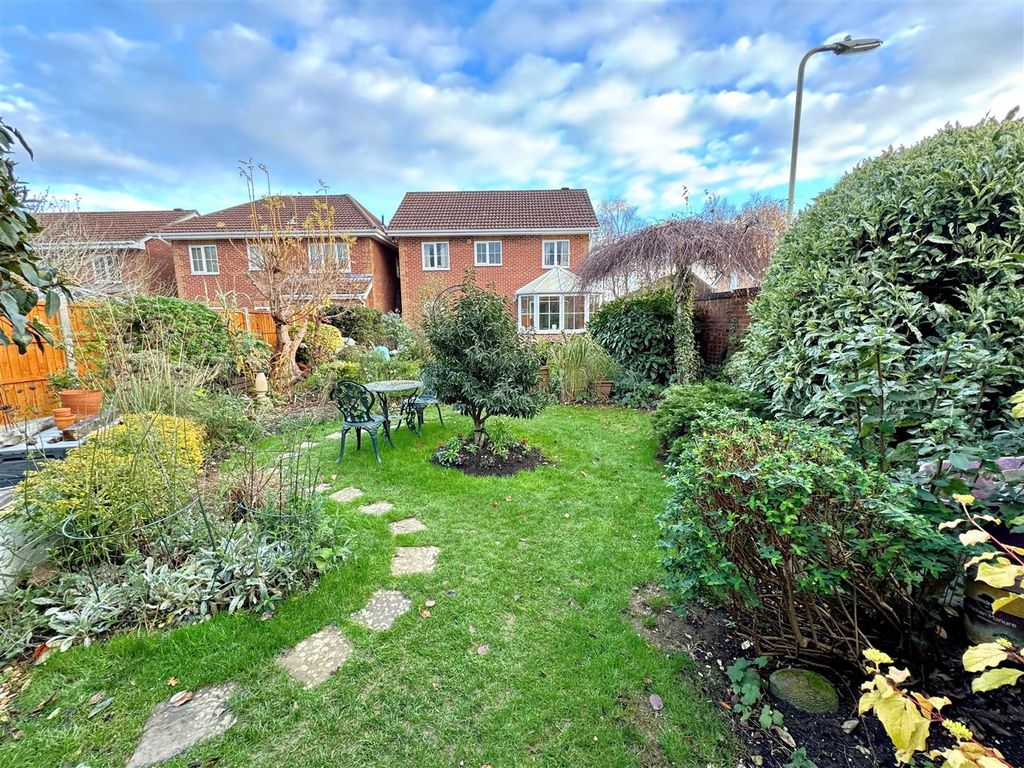 Property photo 3 of 15 Garden 3.Jpg