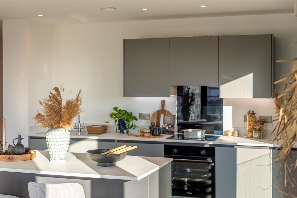 Property photo 3 of 10 3 Bed-15.Jpg