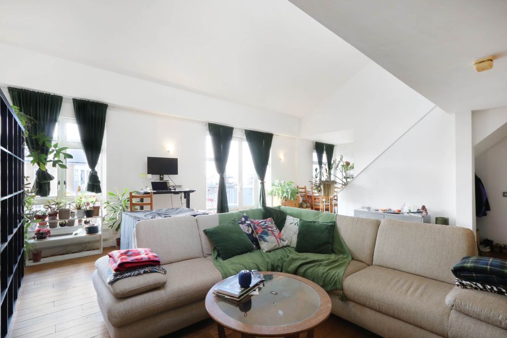 Property photo 2 of 28