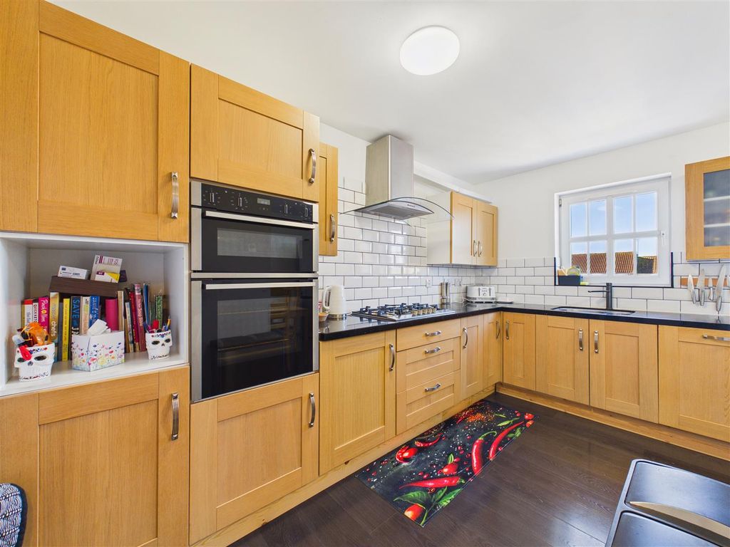 Property photo 3 of 19 Dining Kitchen