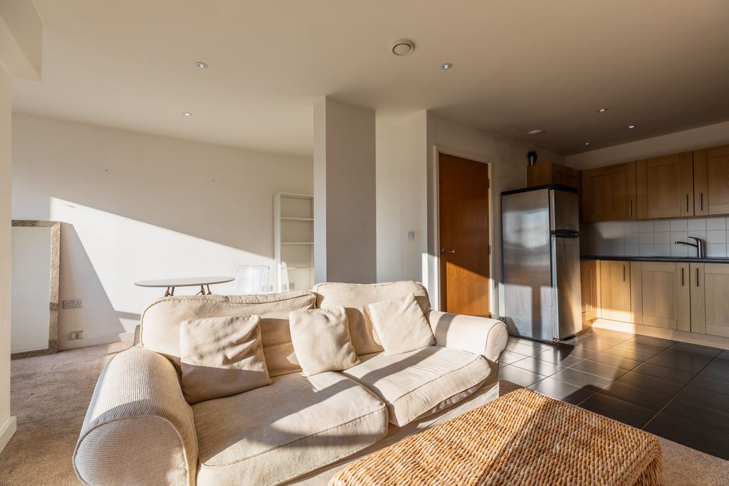 Property photo 1 of 31 Nw9 5Zr - High Res-19-Min.Jpg