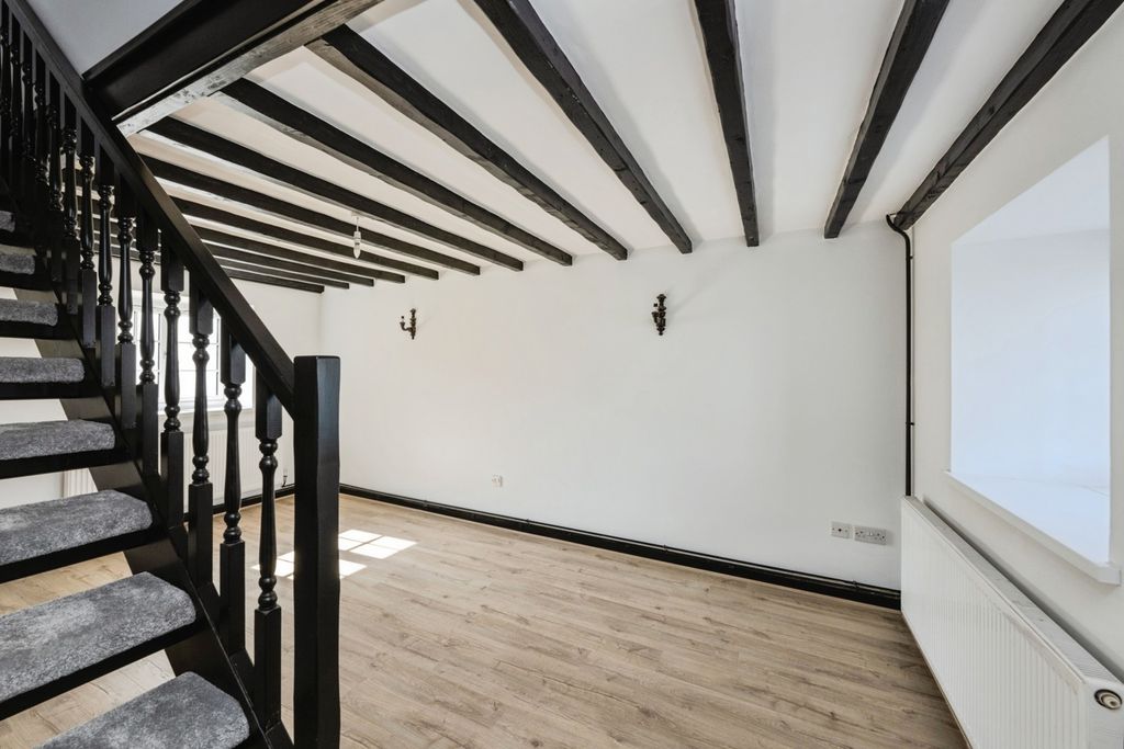 Property photo 2 of 20 Pbox-Img.Jpg