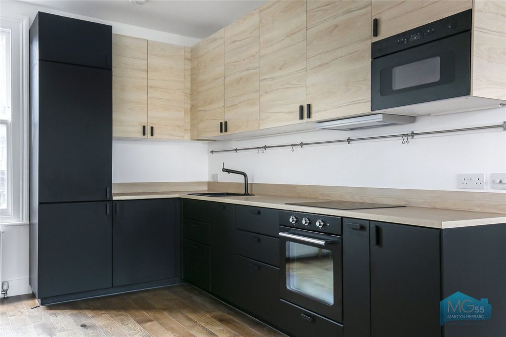 Property photo 2 of 16 Picture No. 14