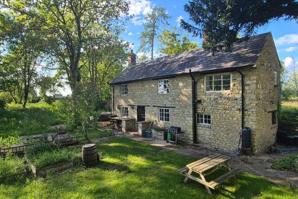 Property photo 1 of 9
